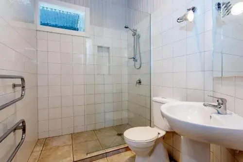 Crescent Villa - Stay Waiheke