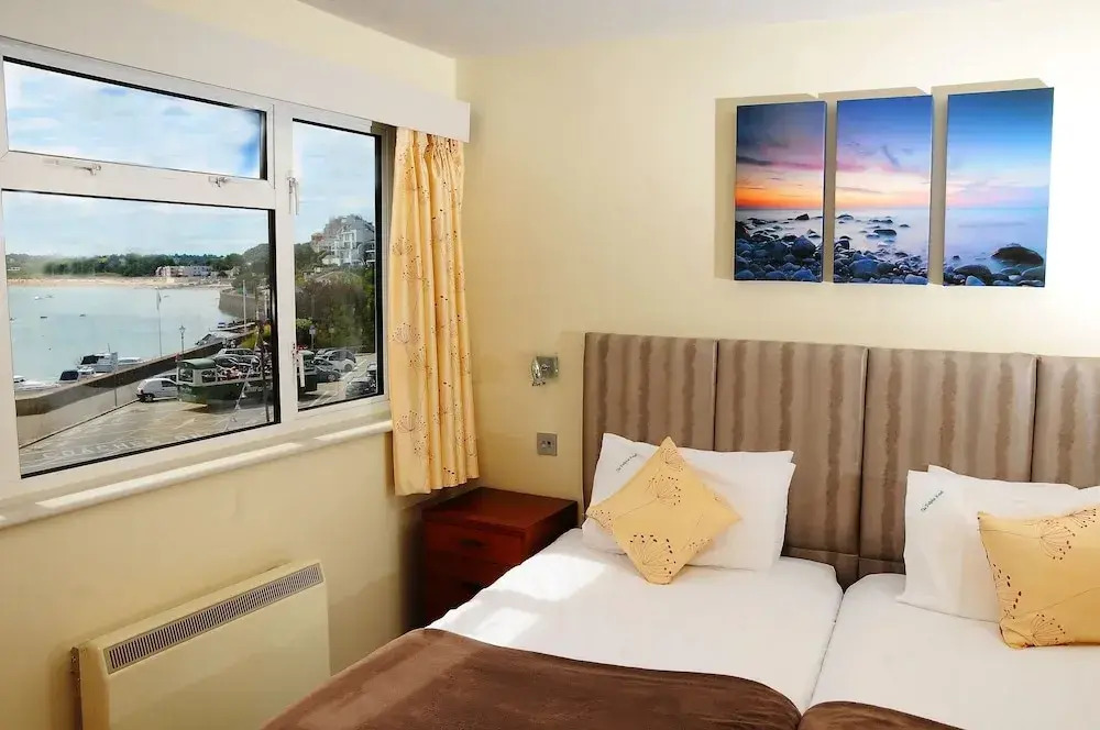 Dolphin Hotel