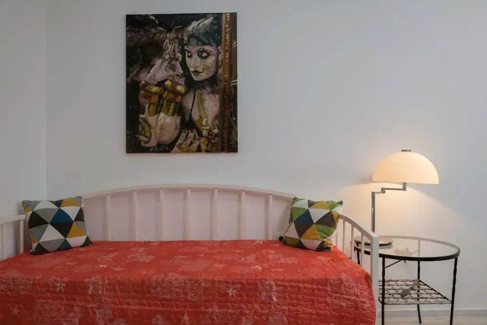 A8 - Modern apt With Terrace, 3 min Walk to Beach