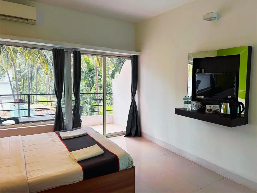 FabHotel Bay Breeze - 800M From Morjim Beach