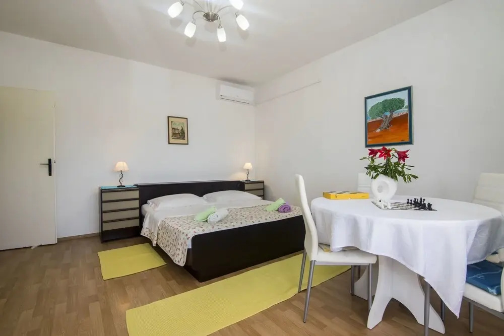 Apartments Jakov