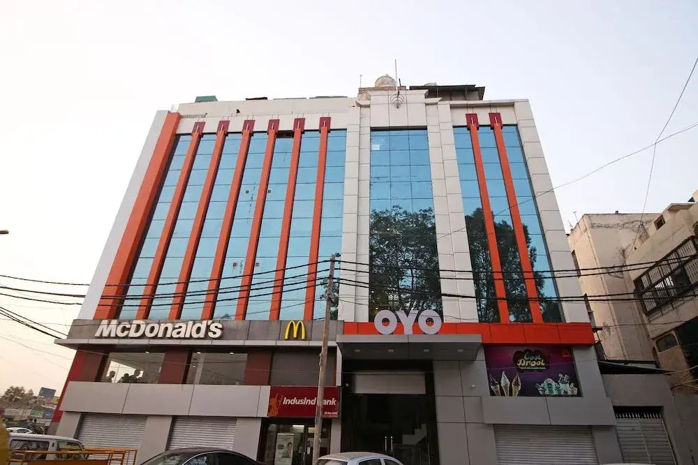 OYO Flagship 737 Paschim Vihar