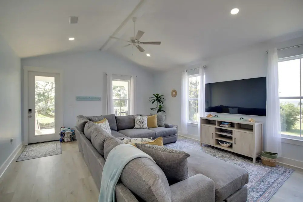 Sunny Gulfport Vacation Rental: Walk to Beaches!