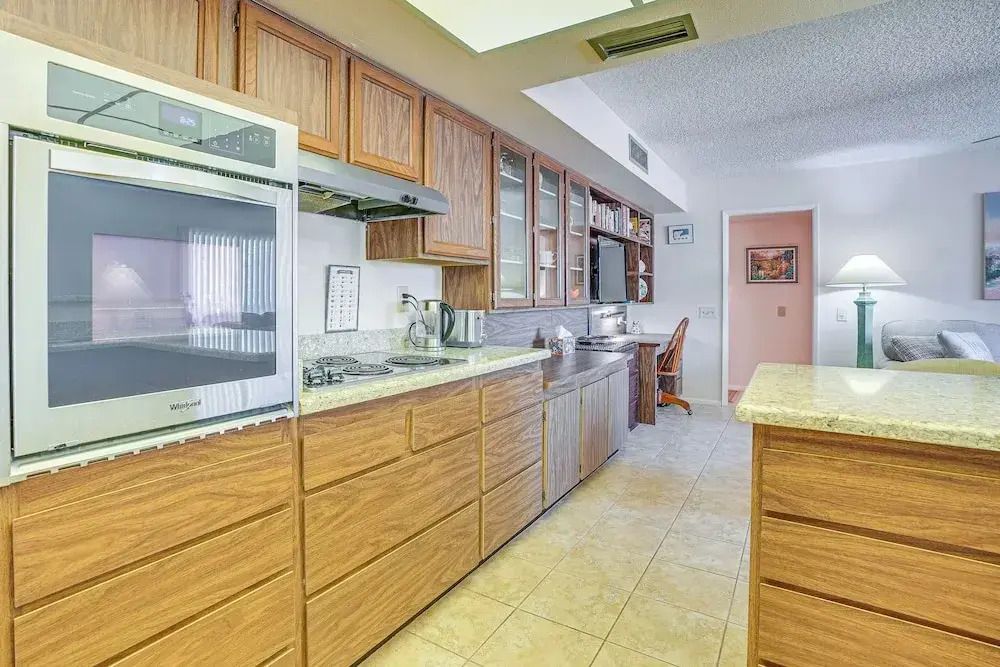 Walk to Golf Course: Sun City West Retreat