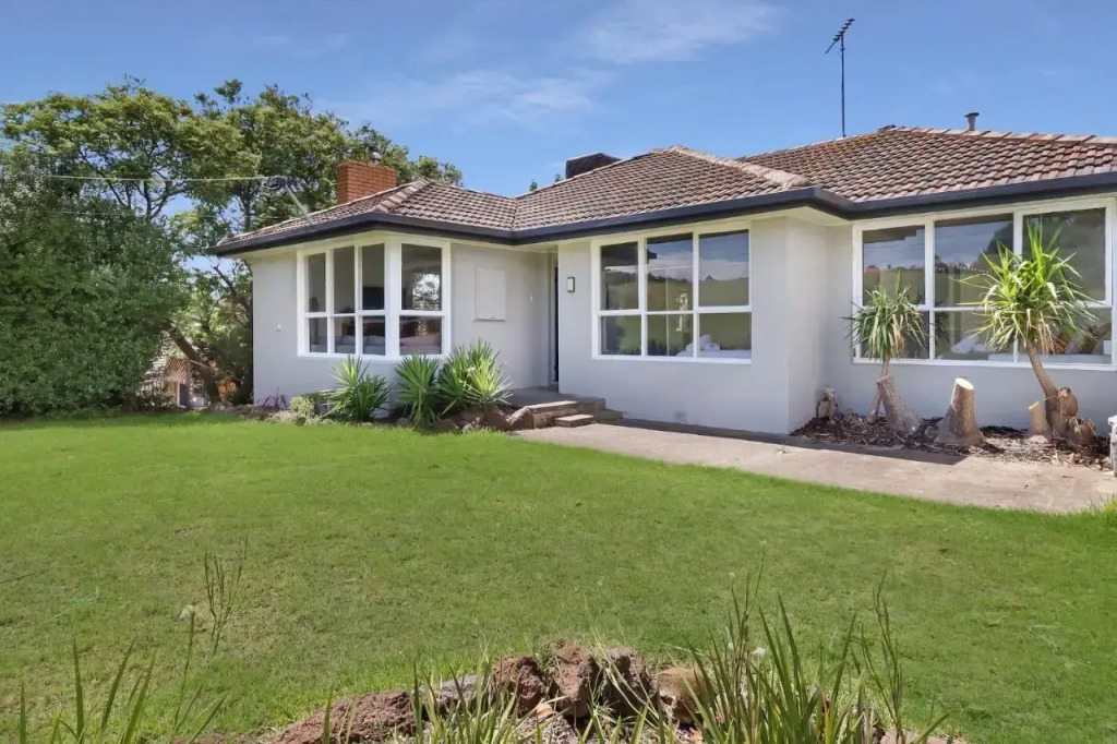 Scenic Serenity Large Family Home in Geelong
