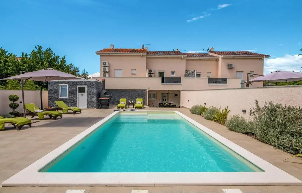 Beautiful Home in Brzac With Wifi and 2 Bedrooms