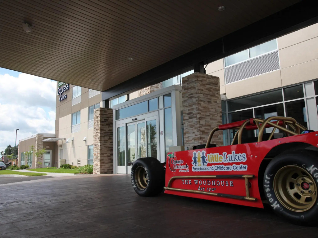 Holiday Inn Express & Suites Oswego by IHG