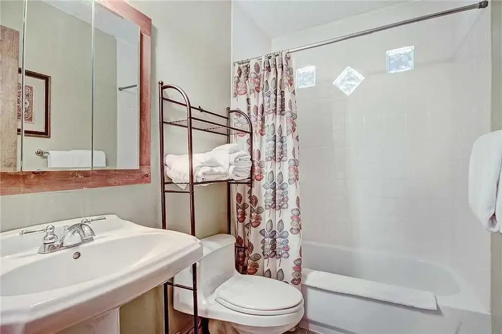 4033 Ski Hill Rd (Private Home with Hot Tub)