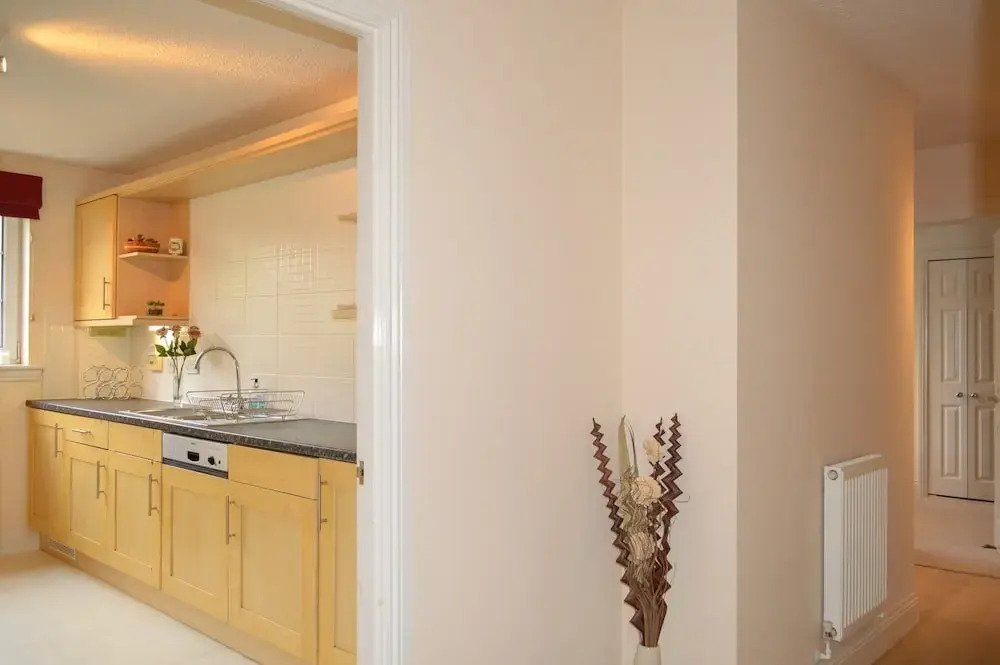 2 Bedroom Apartment Beside Water of Leith Walkway