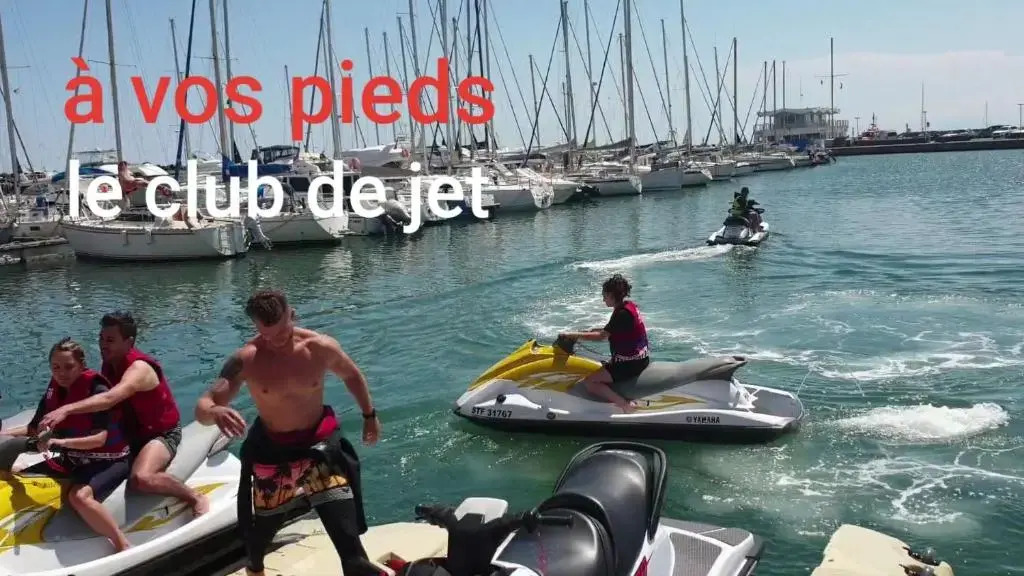 Résidence de standing la Pêcherie Spacieux T3 comme un cocon familial vue mer et sur l'avant port Sur le bout du bout de Cap d'Agde seule cap en Occitanie