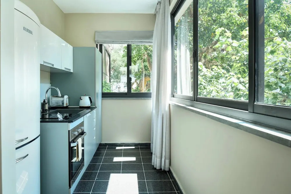 Turquoise 1BR Dizengoff Apt by SeaNRent