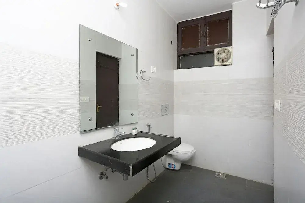 Royal Inn by OYO Rooms