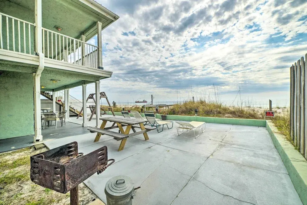 Beachfront PCB Studio: Pool, Patio & Deck Access!