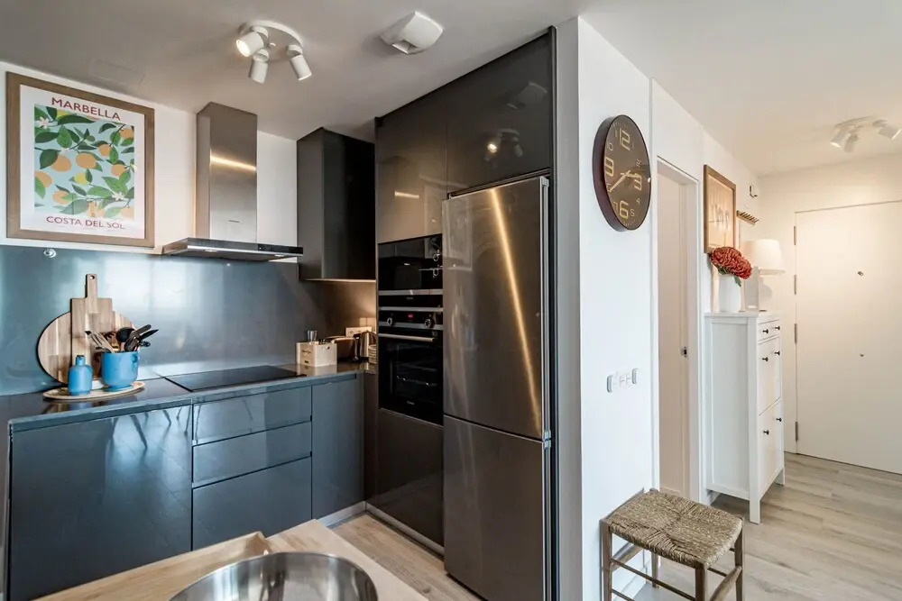 OV2 1B - Bright and Modern 3 Bedroom Apartment