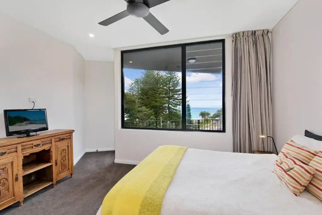 BRON455B - Bronte Beach House with Ocean Views