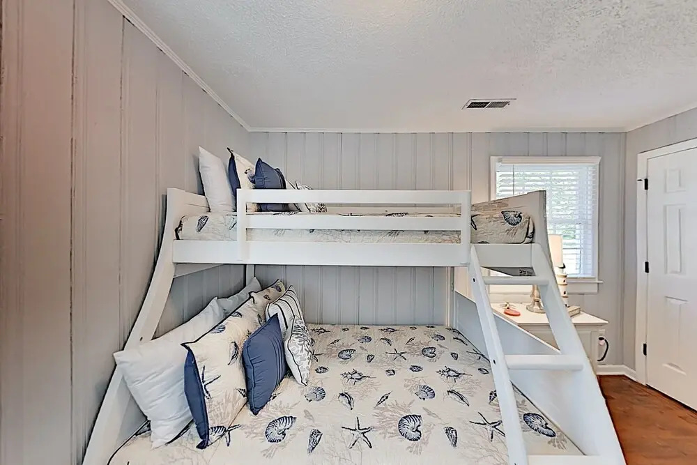 627pined 4 Bedroom Home
