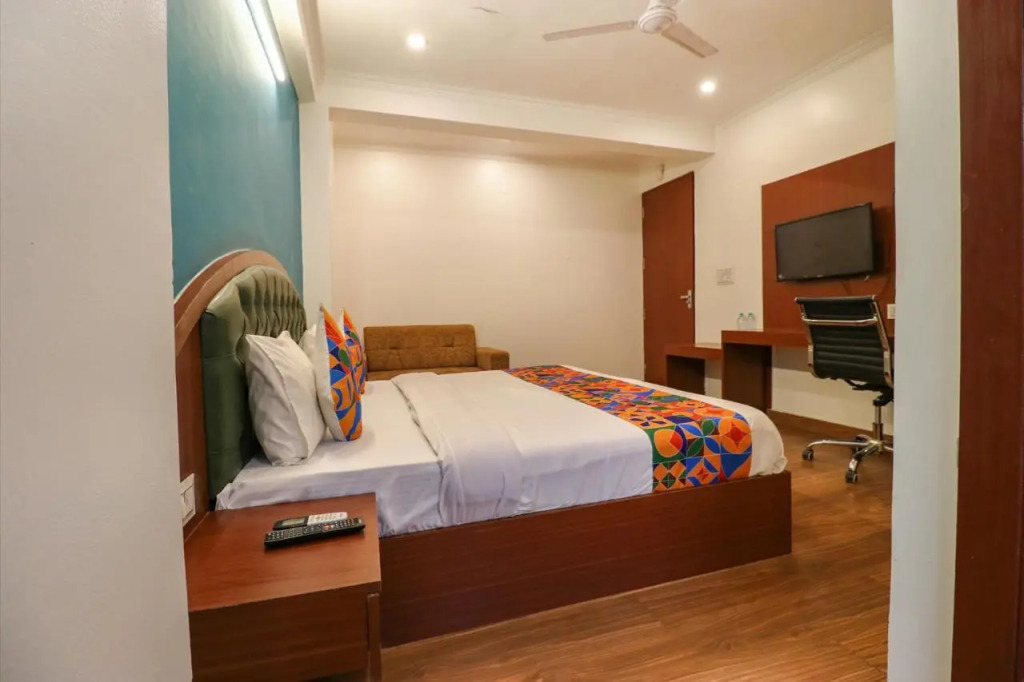 FabHotel Lime Tree - Nr Yashobhoomi Convention Centre