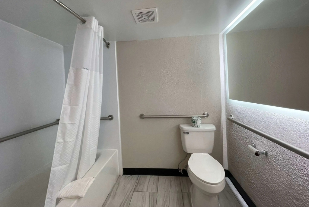 Days Inn and Suites by Wyndham Port Huron