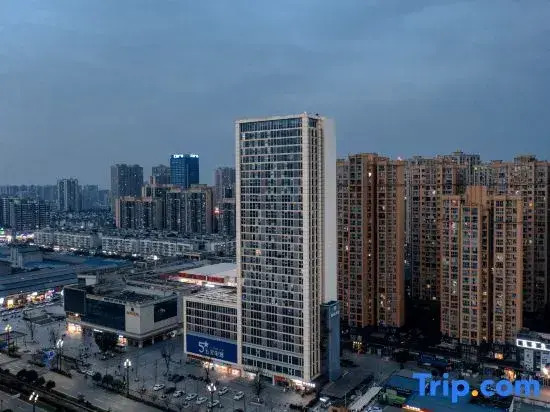 IGenie Love Elf·Wanzhao E-sports Hotel (Chengdu Dafeng Phoenix Mountain Sports Park)