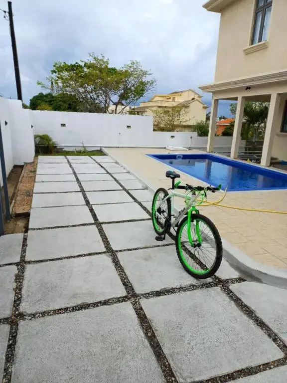 2 bedrooms appartement at Flic en Flac 200 m away from the beach with sea view private pool and enclosed garden