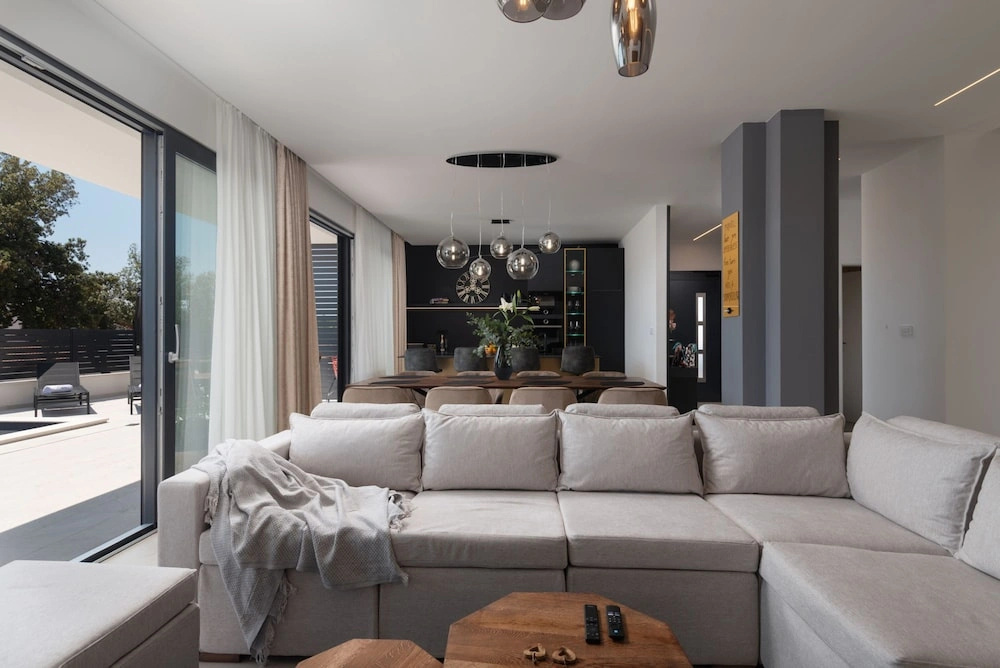 Villa Santa with heated pool