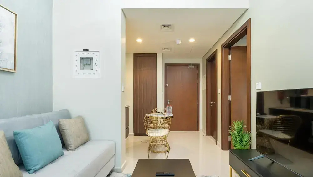 Elegant 1BR Apt Near Down Town