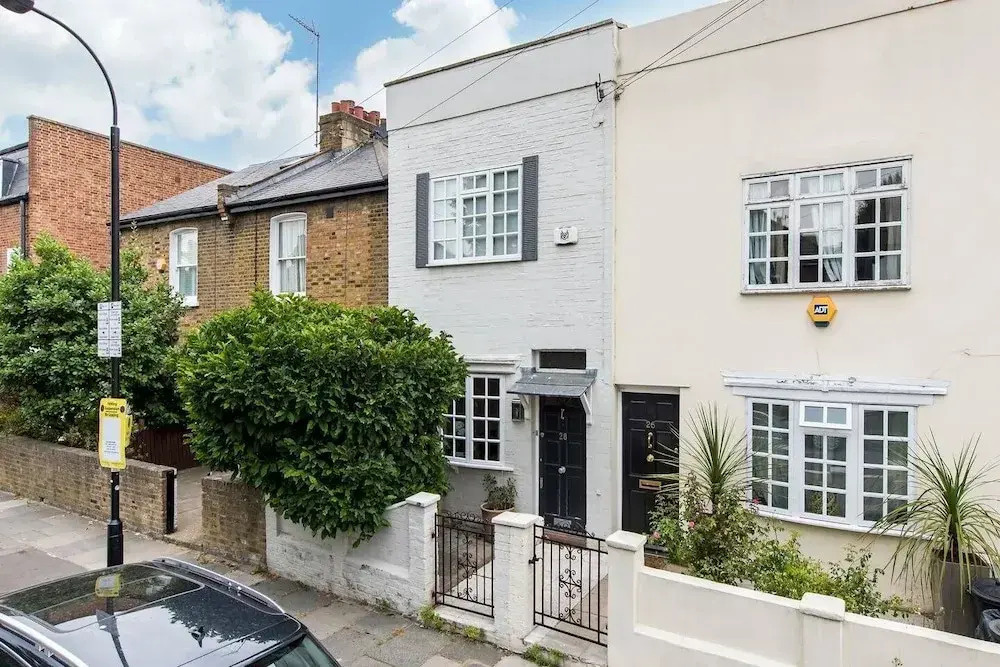 Delightful 2-bed Home, Fulham