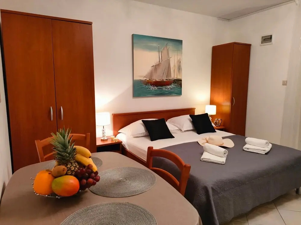 A2 Beachfront apt With big Terrace and sea View