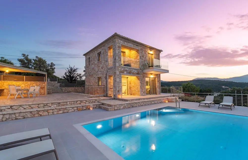 Villa Akoni