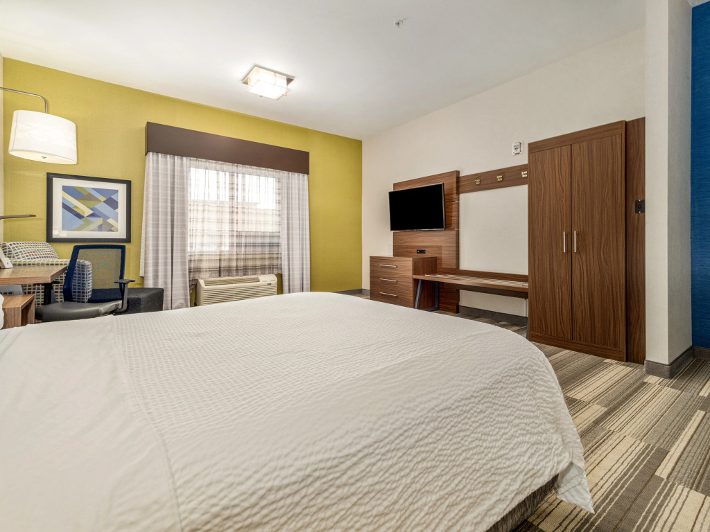 Holiday Inn Express & Suites Medicine Hat by IHG