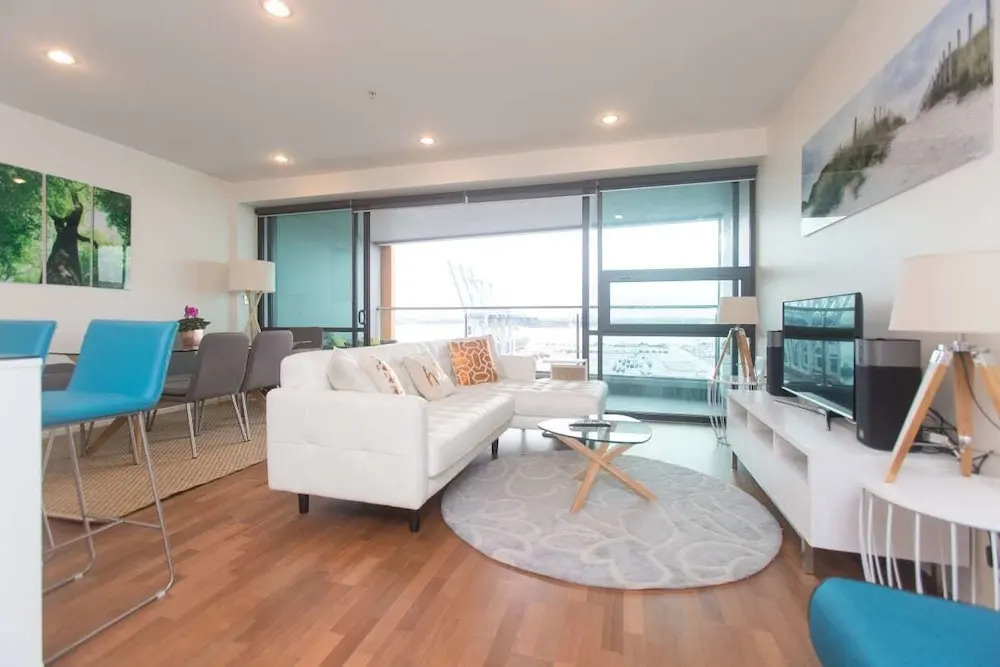 Perfect Location with Harbour Views