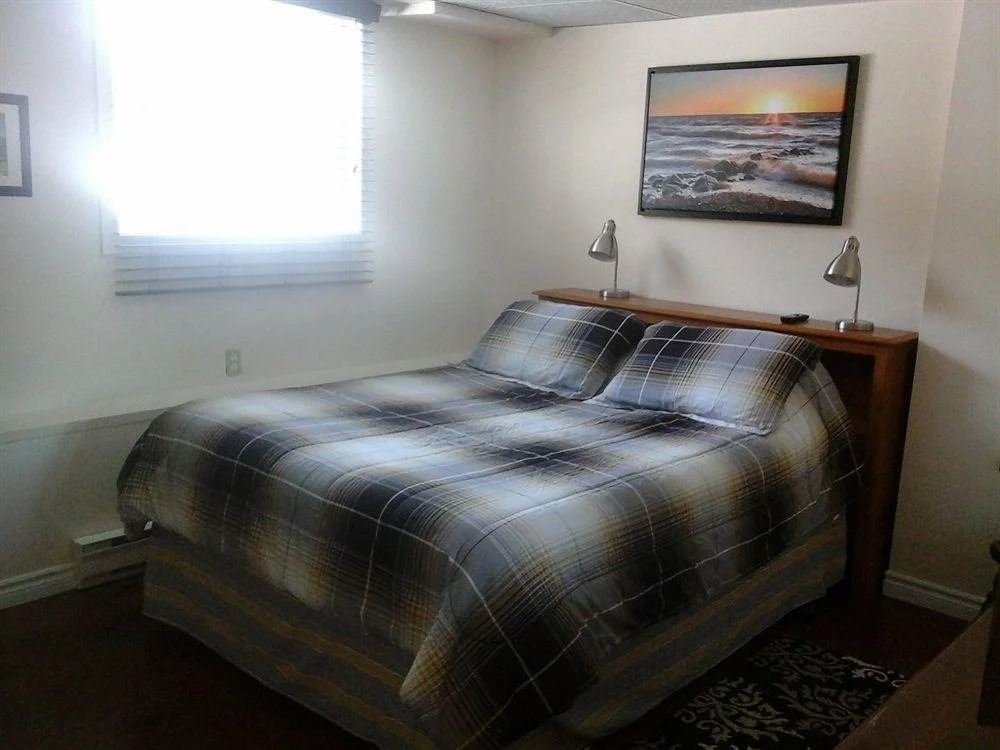 Dolan's Motel