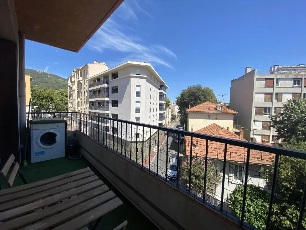 T2 St Jean 5' port/gare balcon Clim wifi