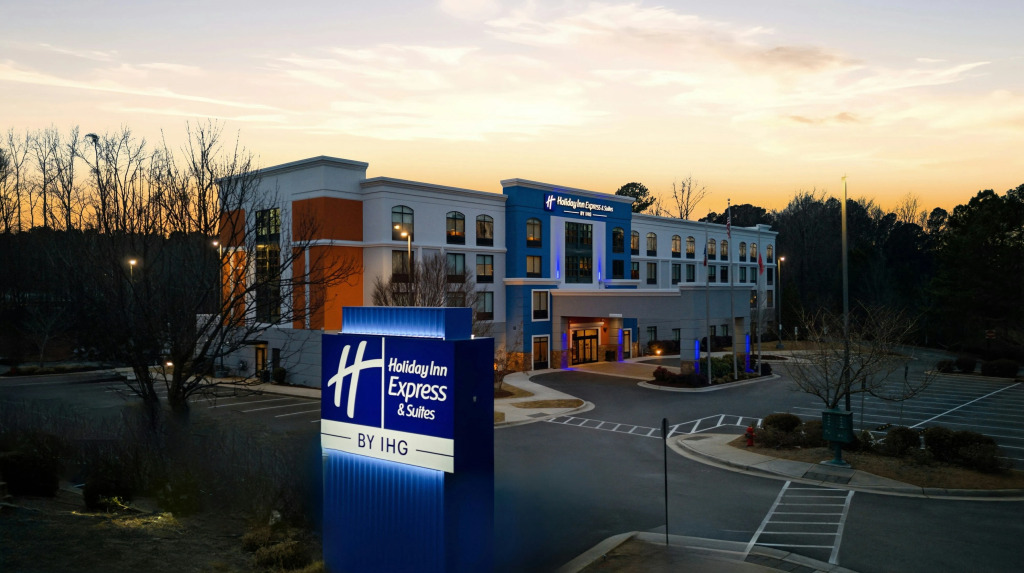 Holiday Inn Express & Suites Raleigh West - Lenovo Center by IHG