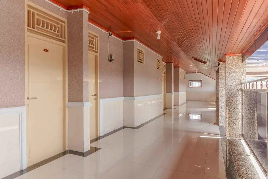 RedDoorz Plus Syariah near RSUP Dr. M. Djamil Padang