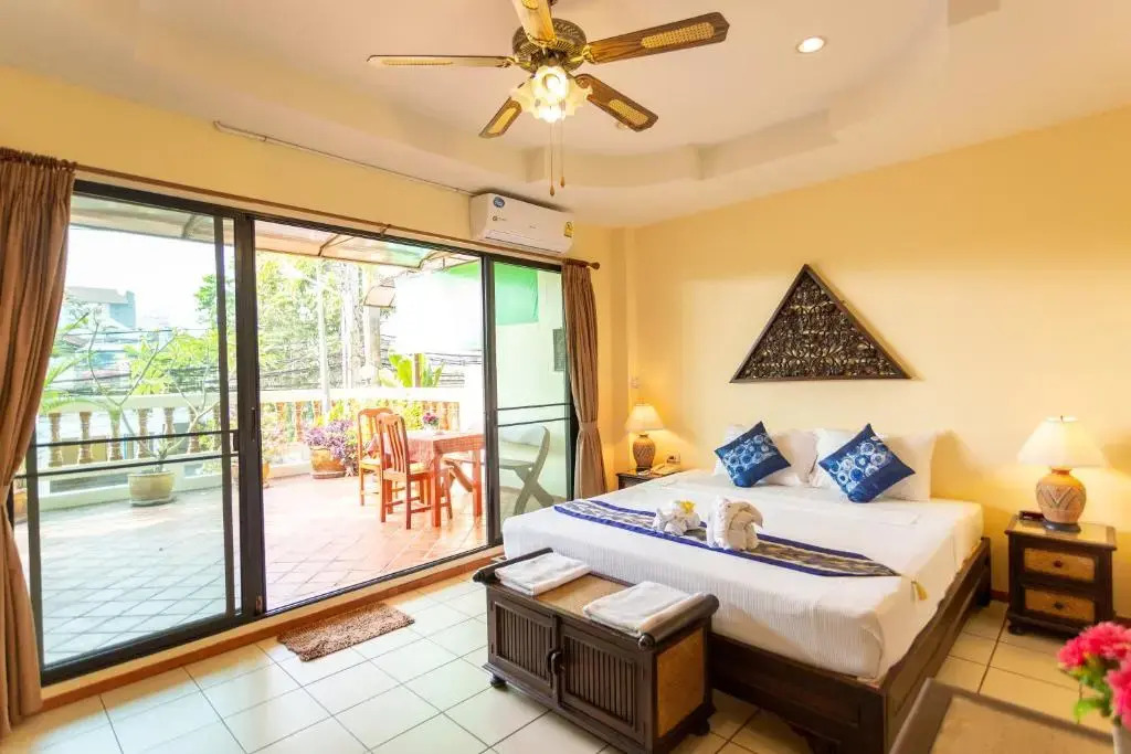 Chang Charlie Inn, Boutique