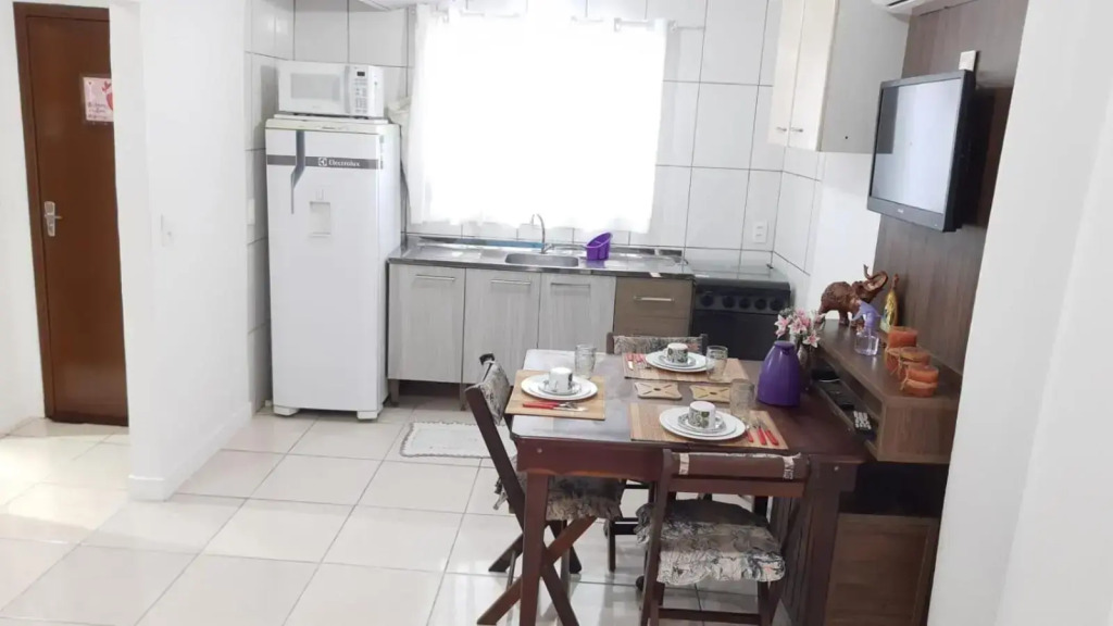 FLAT COM AR COND. WI-FI TV a CABO PERTO DA PRAIA