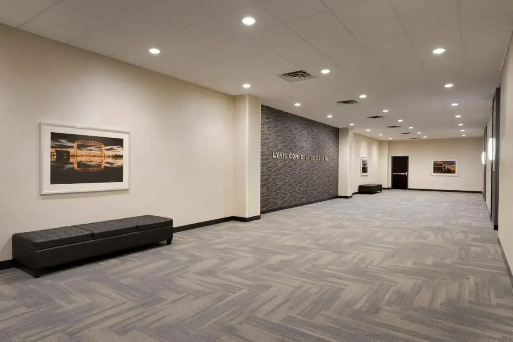 Holiday Inn & Suites Duluth-Downtown