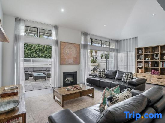 Byron Marvel Penthouse - Walk to beach - Sleeps 10