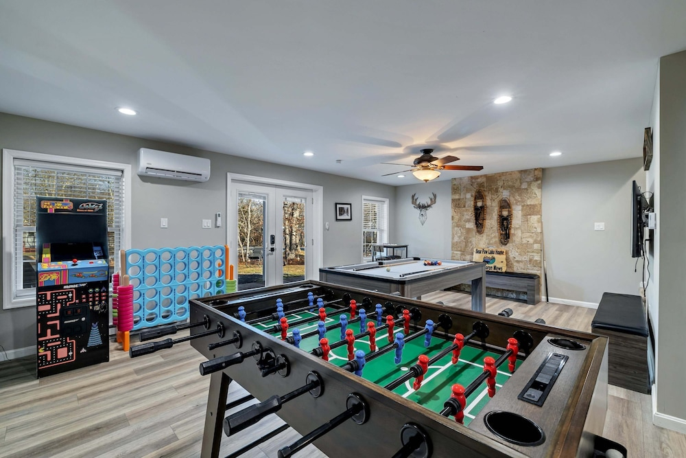 Hot Tub Game Room Dog Friendly Sports Bar A C