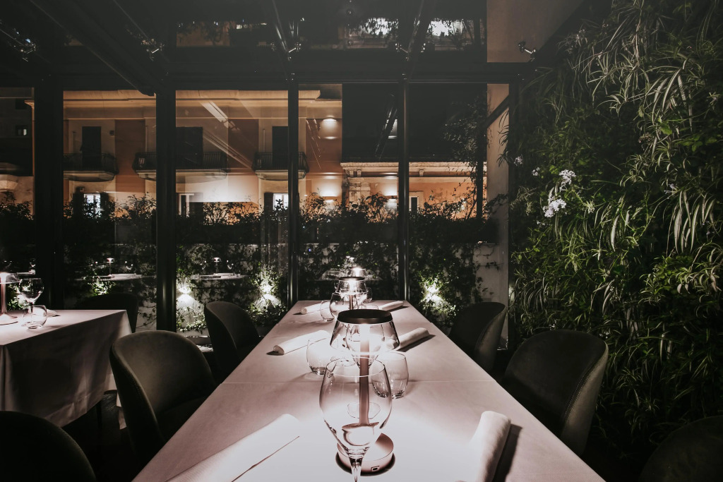 Bacã Suites, Restaurant & Bar