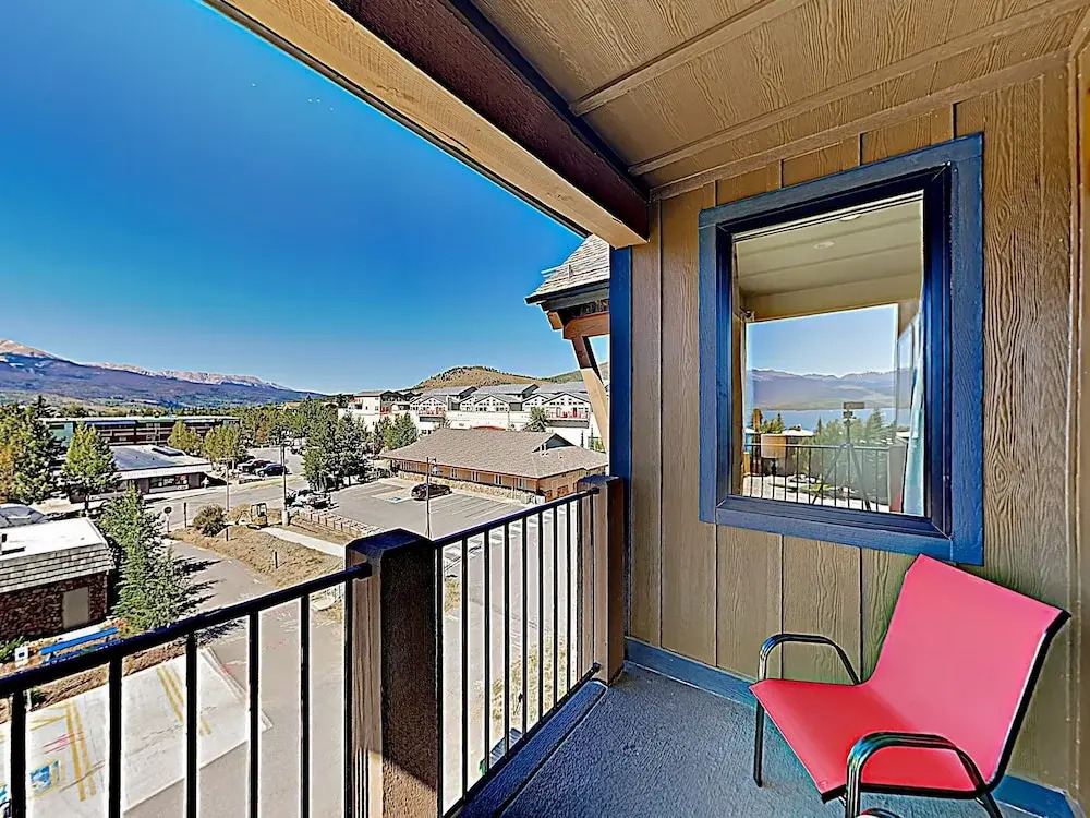 New Listing! Beautiful New Mountain-view 3 Bedroom Condo