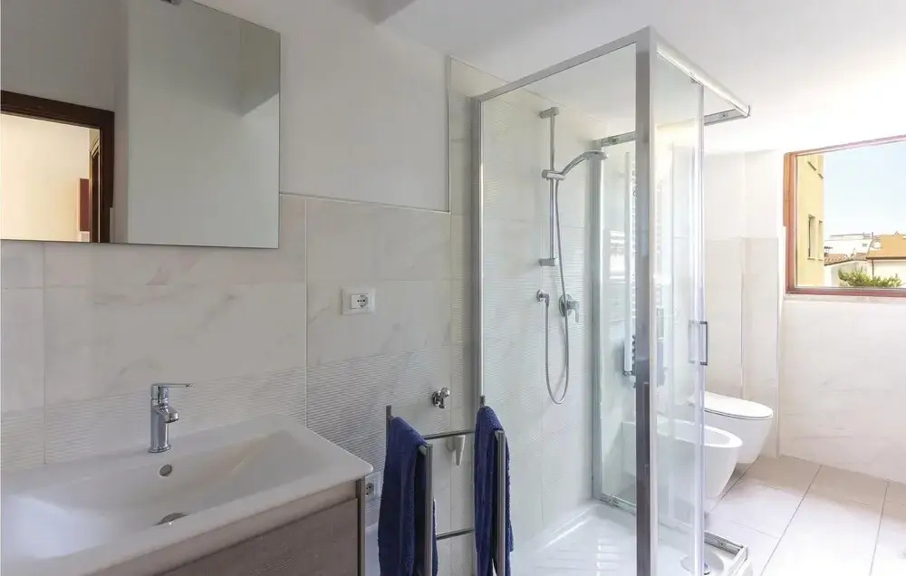 Amazing Apartment in Viareggio -lu- With 2 Bedrooms and Wifi