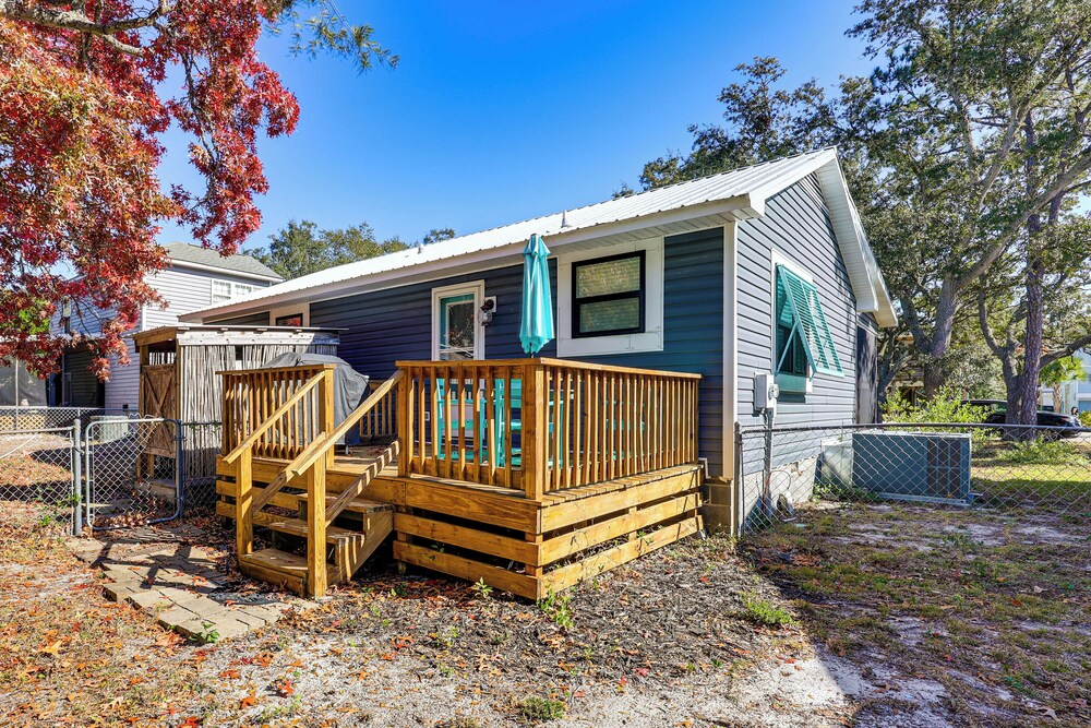 Play & Unwind, Oak Island Home < 2 Mi to Beach!
