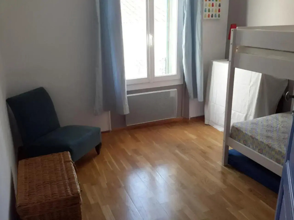 Rue sebastien spacious apartment close beach