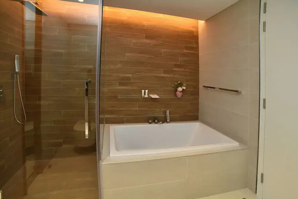 4BR Apt on Bluewater Island