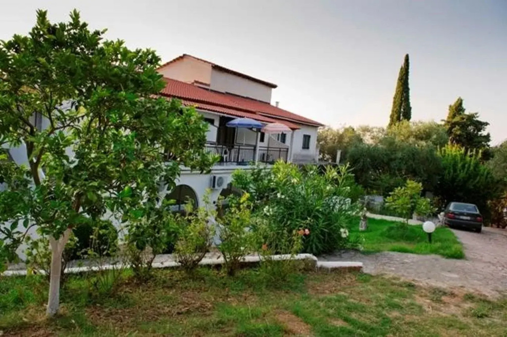 Dinas Studios & Apts
