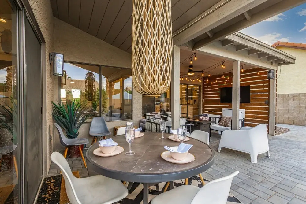 110th Scottsdale 3 Bedroom Home by RedAwning