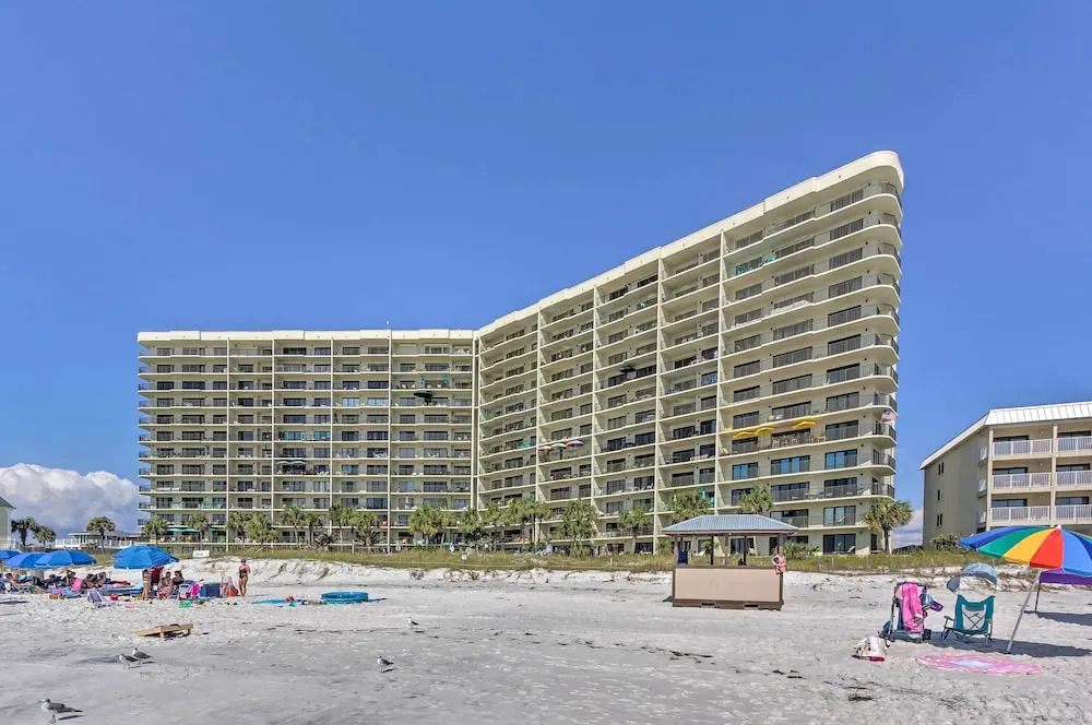 11th-floor PCB Condo w/ Ocean View, Walk to Dining