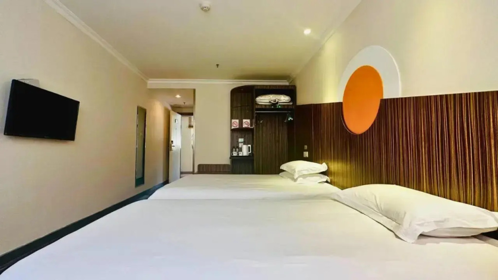 Hi Inn Shanghai North Xizang Road